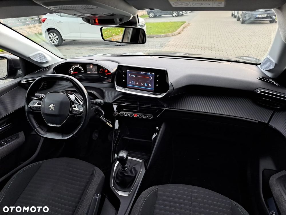 Peugeot 208 - 5