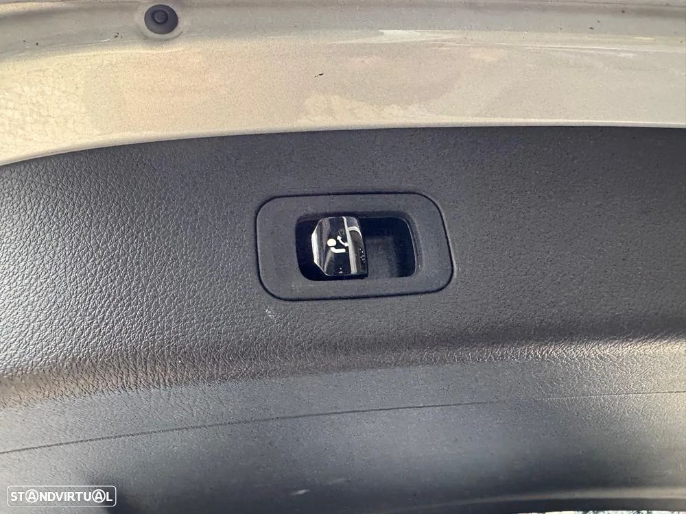 Mercedes-Benz GLC 300 e 4Matic 9G-TRONIC Avantgarde Advanced - 27