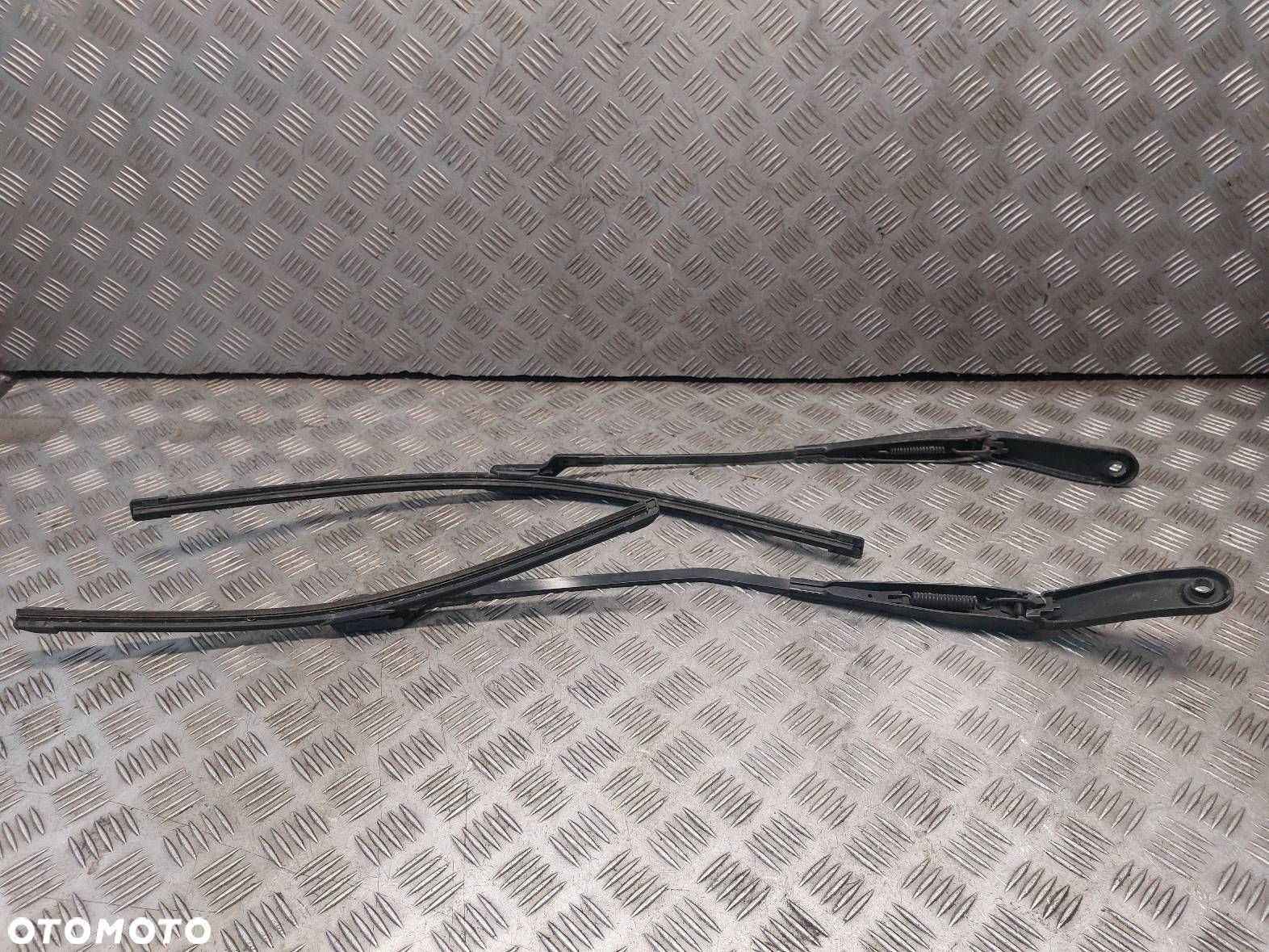 RAMIĘ WYCIERACZKI LEWY + PRAWY PRZÓD VOLVO XC60 I 30753525 30753526 - 2