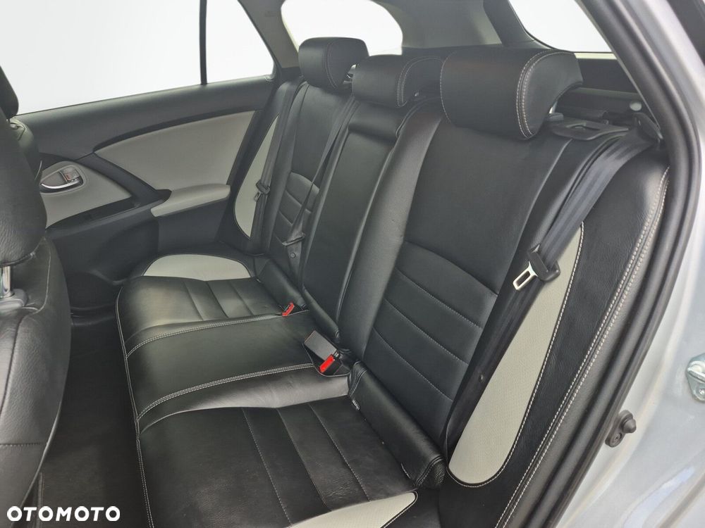 Toyota Avensis 1.8 Prestige MS - 17
