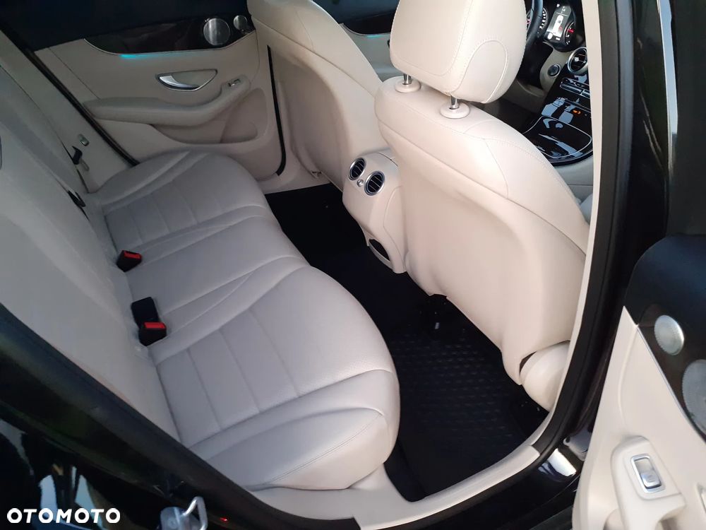 Mercedes-Benz GLC 220 d 4Matic 9G-TRONIC AMG Line - 27