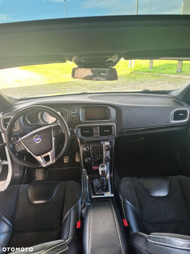 Volvo V40 D2 R-Design - 11