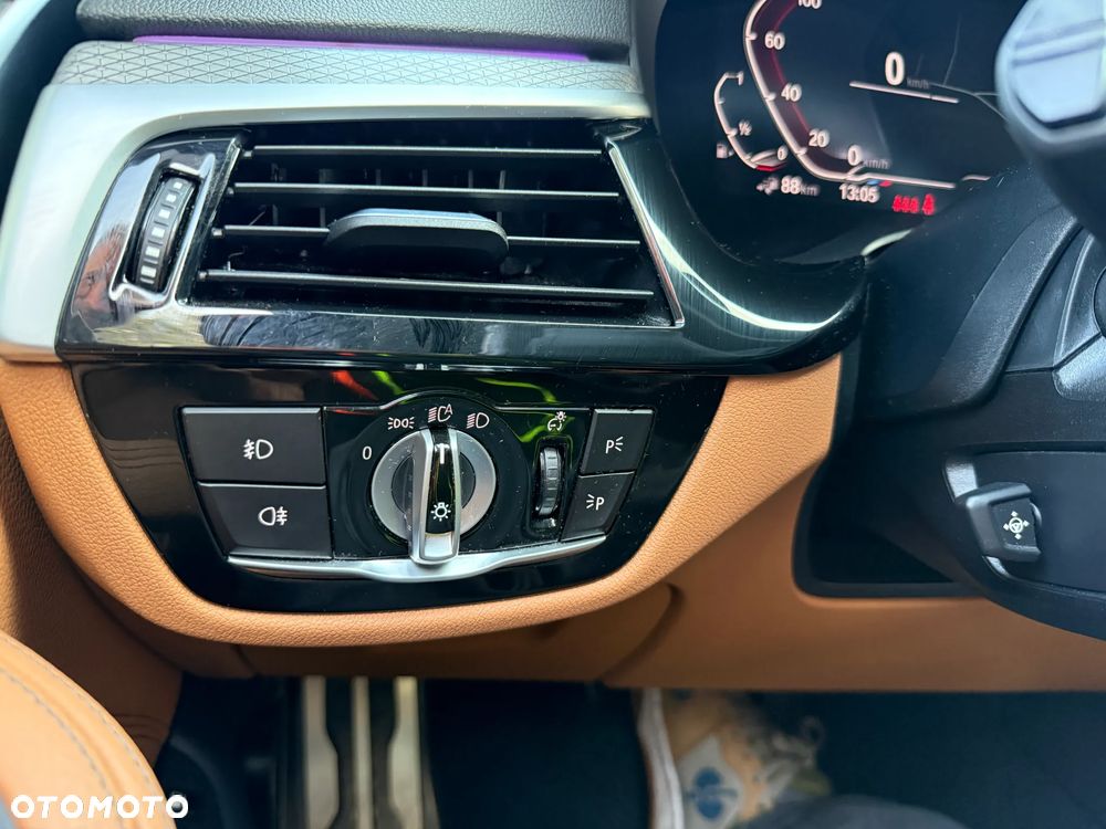 BMW Seria 5 530e iPerformance GPF Luxury Line sport - 24