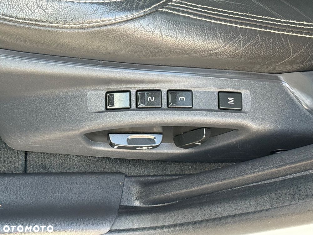 Volvo V60 D6 AWD Plug-in Hybrid Summum - 28