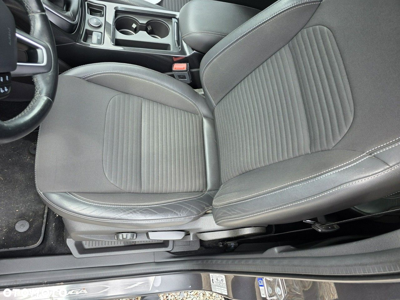 Ford Kuga 2.0 TDCi 2x4 Titanium - 24