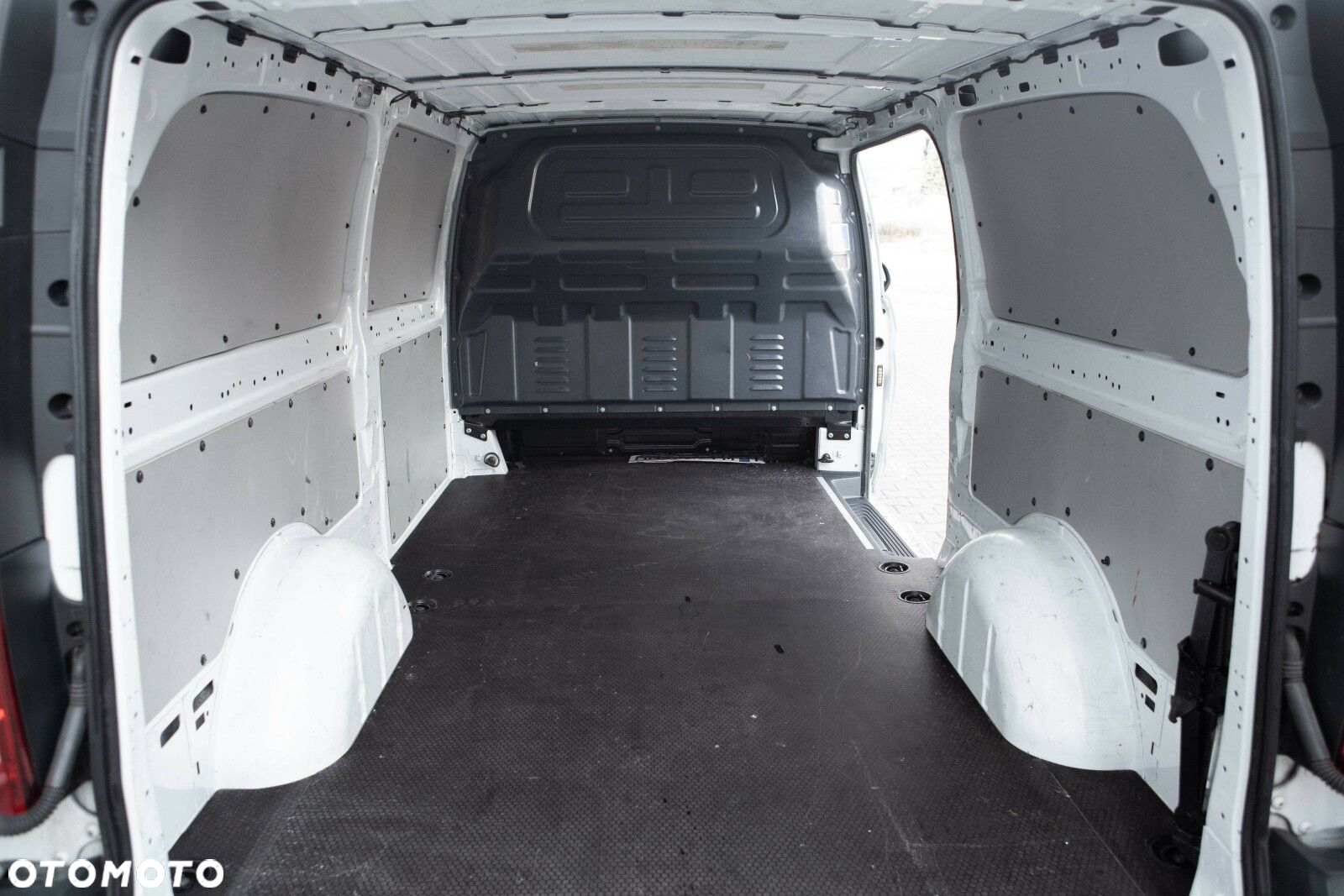 Mercedes-Benz Vito - 15