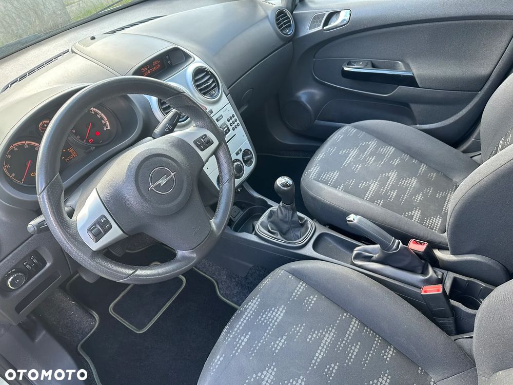 Opel Corsa - 22