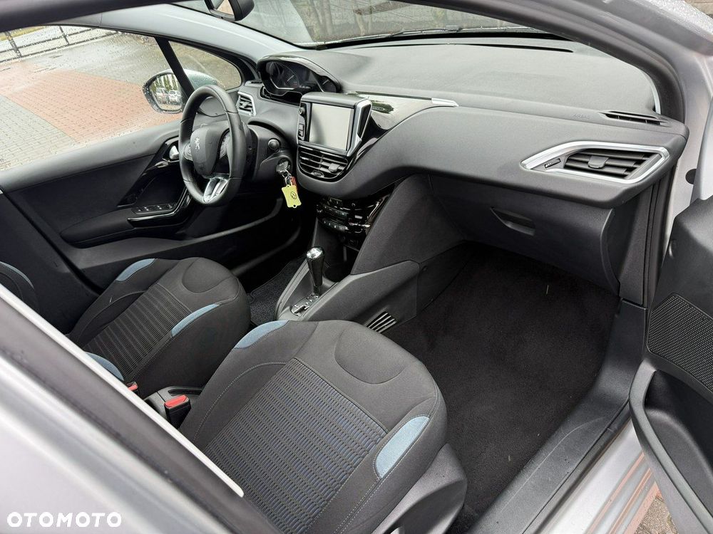 Peugeot 208 - 9
