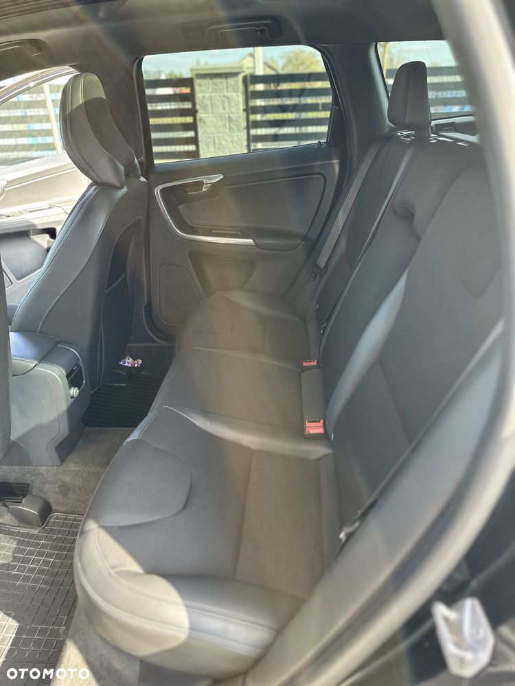 Volvo XC 60 D4 Drive-E Momentum - 4