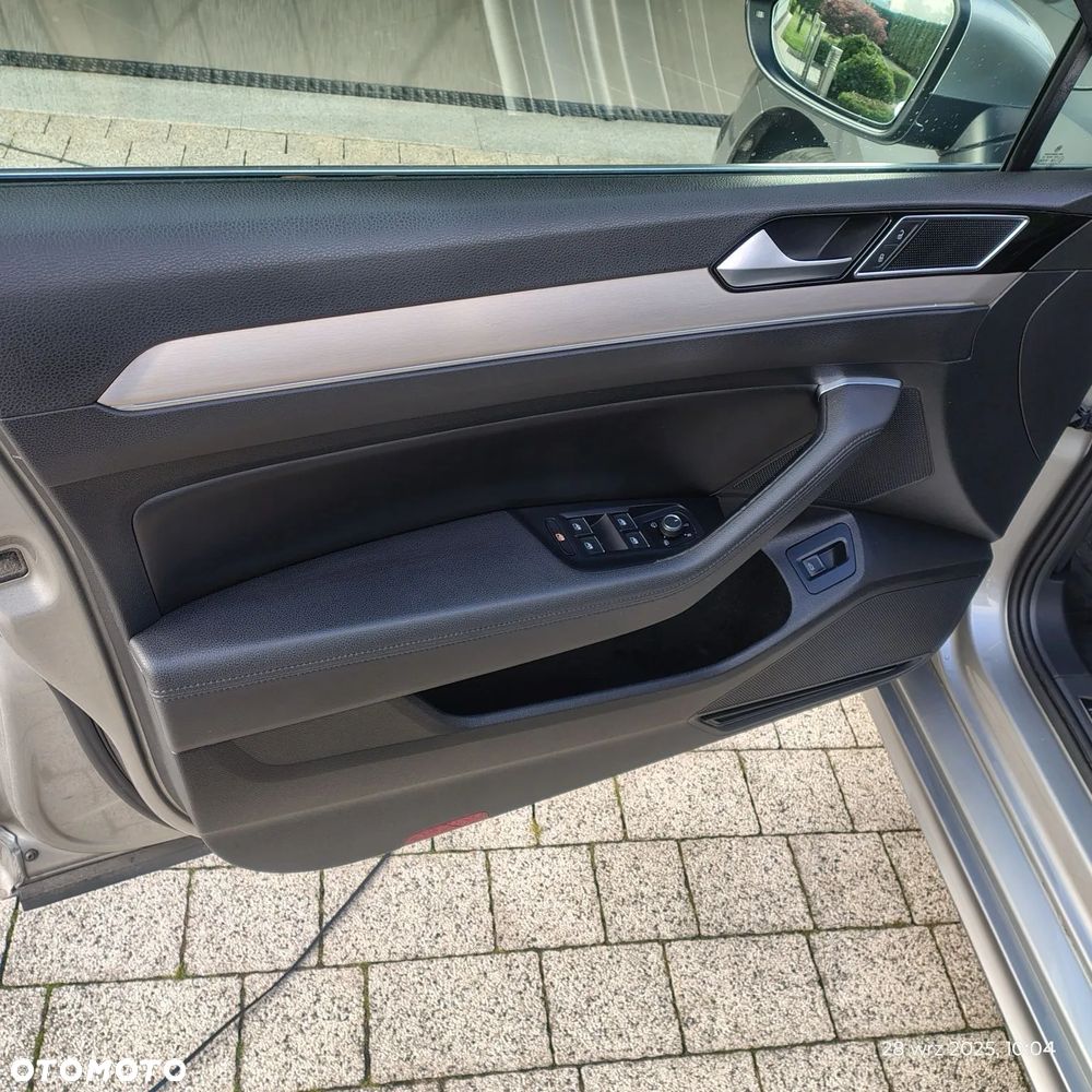 Volkswagen Passat - 25