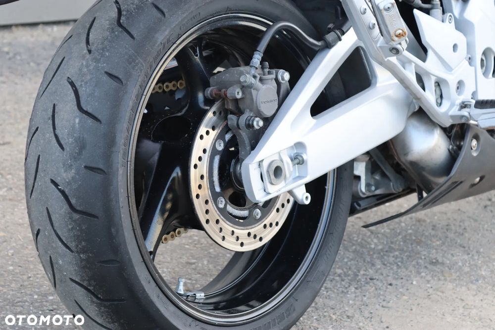 Suzuki GSR - 10