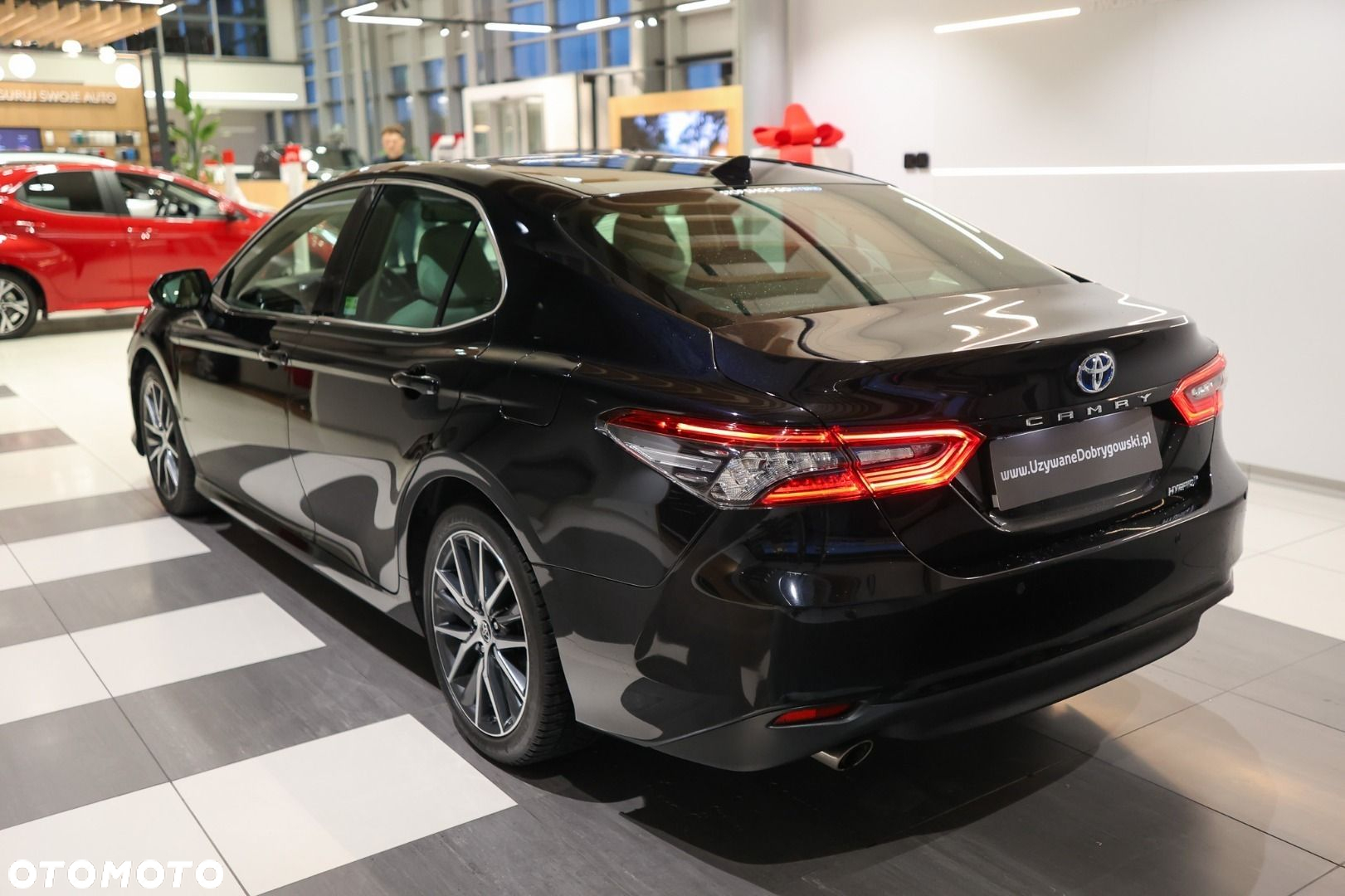 Toyota Camry - 4