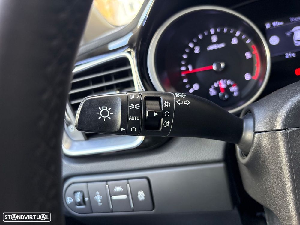 Kia Ceed SW 1.6 CRDi TX+SRF - 17