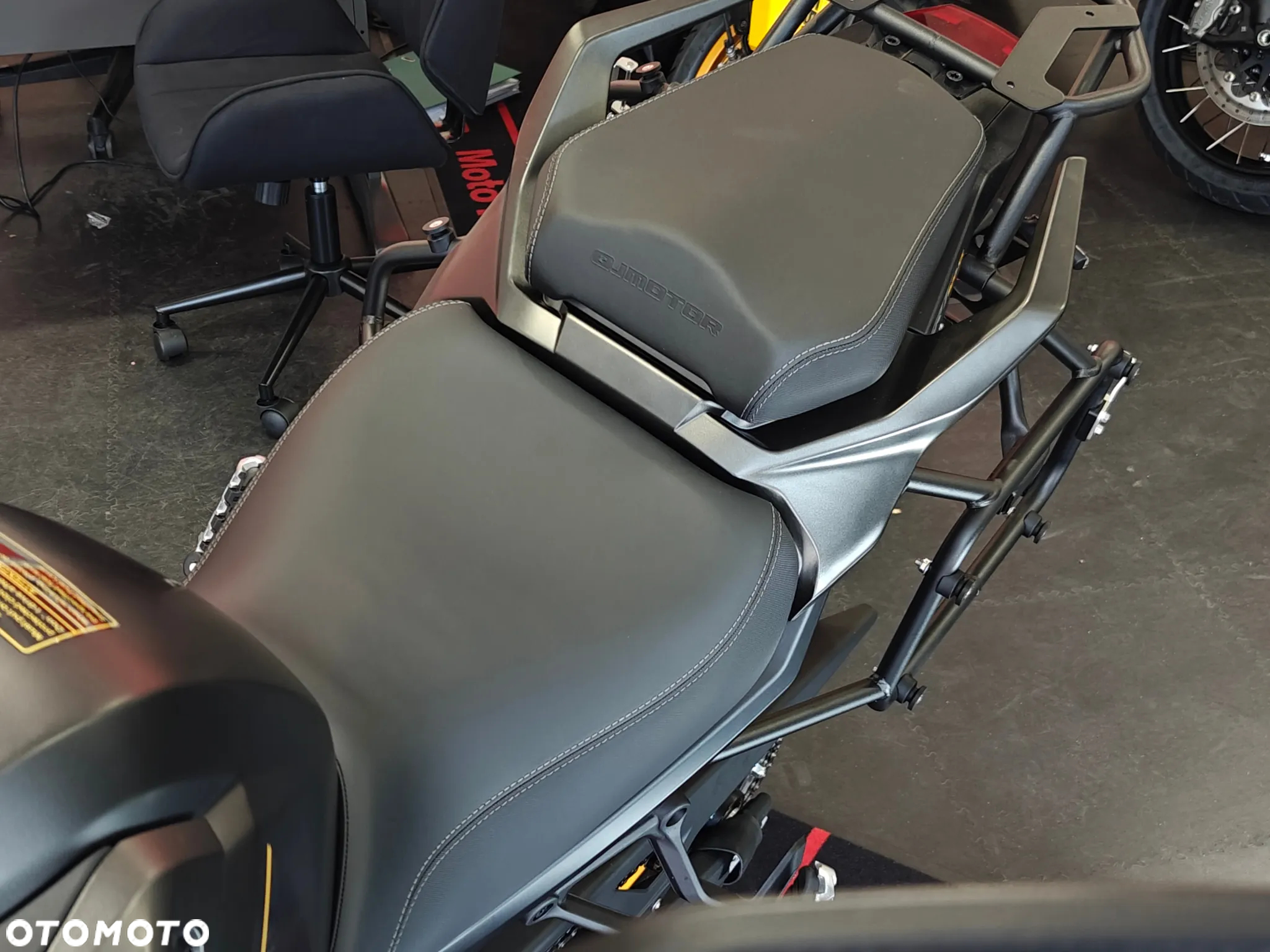 QJMOTOR 900 SX - 9
