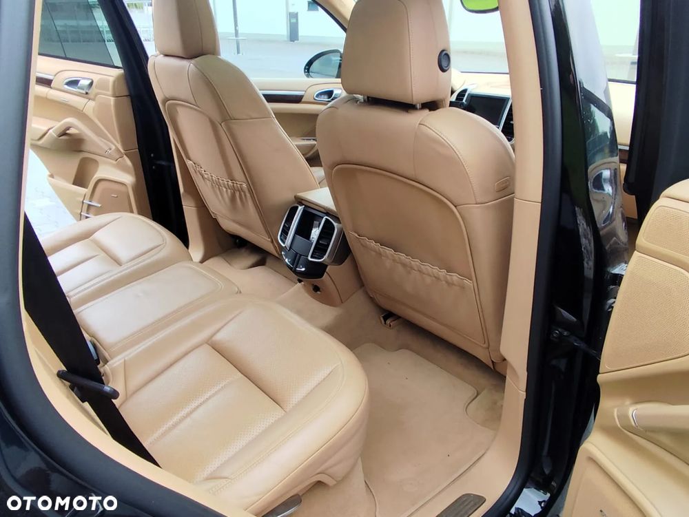 Porsche Cayenne S - 30