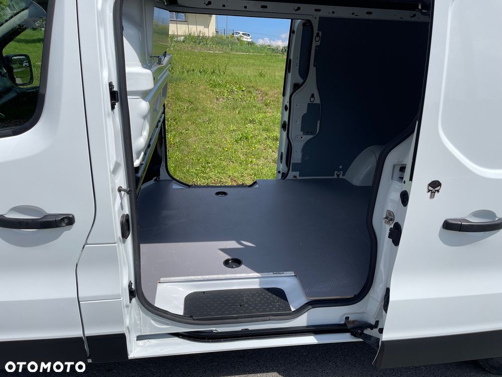 Renault Trafic - 12