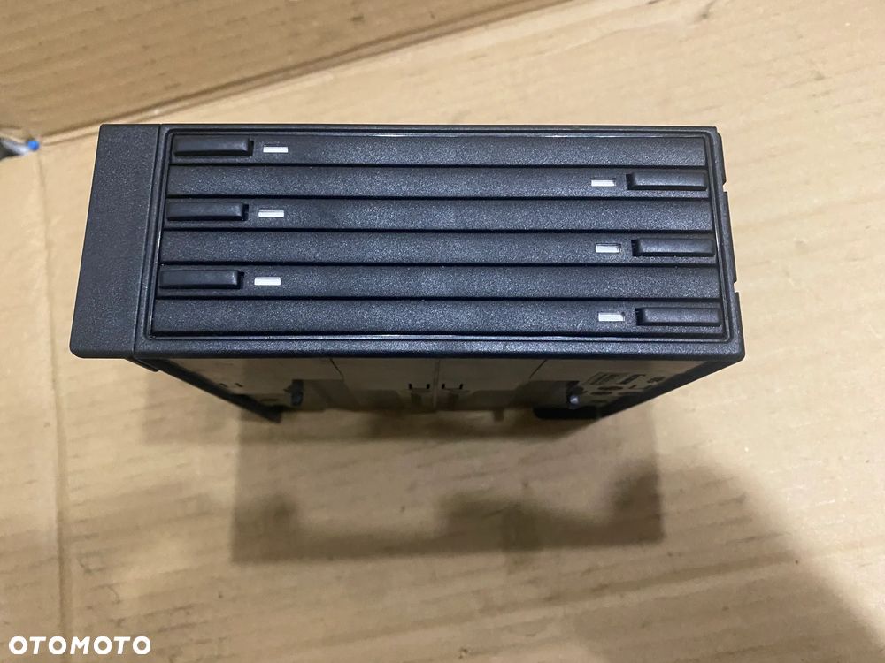 ZMIENIARKA PŁYT CD MERCEDES C KLASA W203 A2036801550 - 1