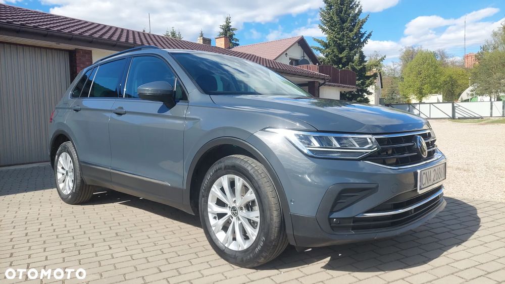 Volkswagen Tiguan - 1