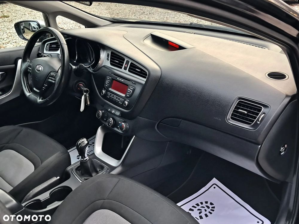 Kia Ceed 1.6 GDI Dream Team Edition - 19