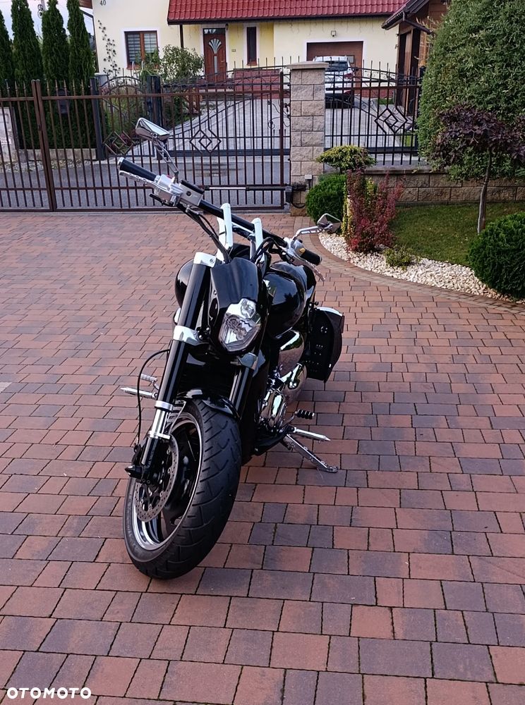 Suzuki Intruder - 7
