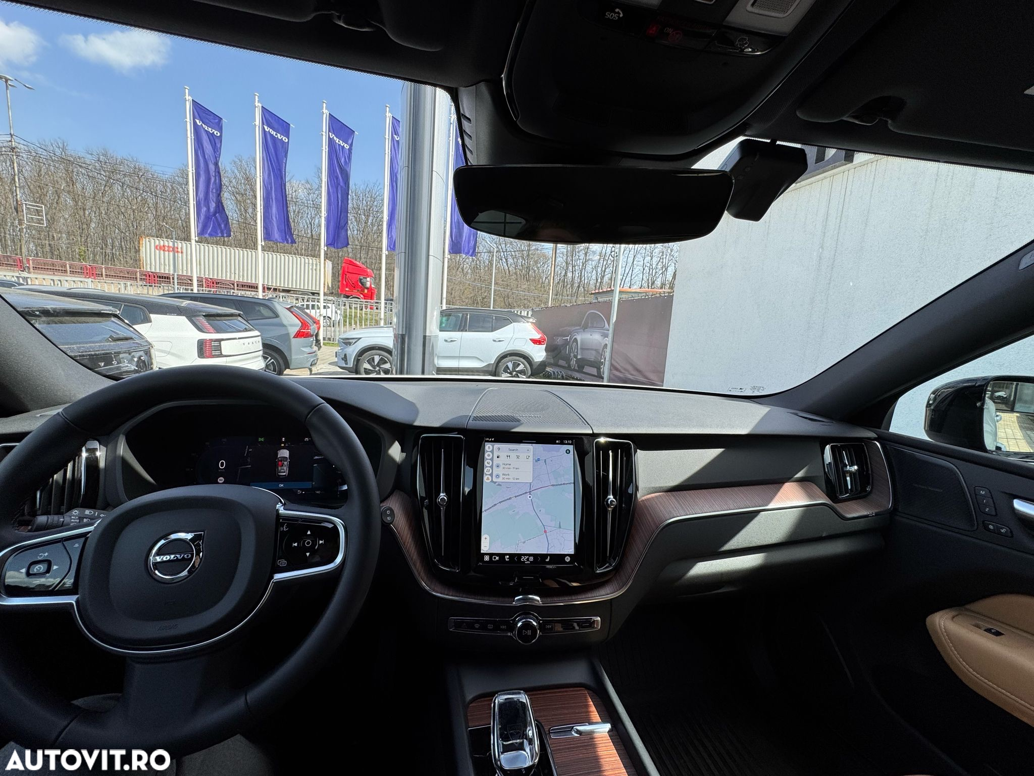 Volvo XC 60 B4 MHEV AT AWD Plus Dark - 11