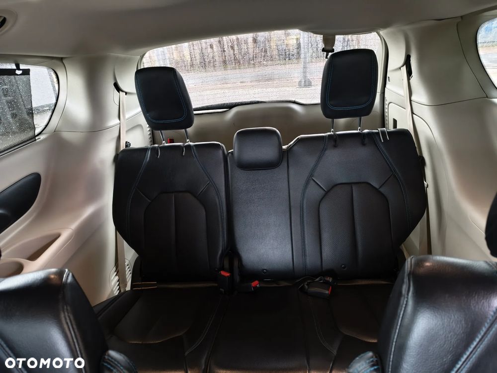 Chrysler Pacifica - 21