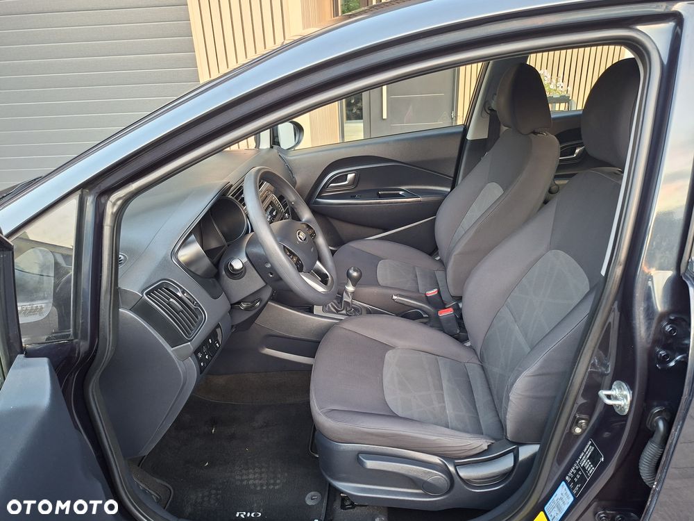 Kia Rio - 8