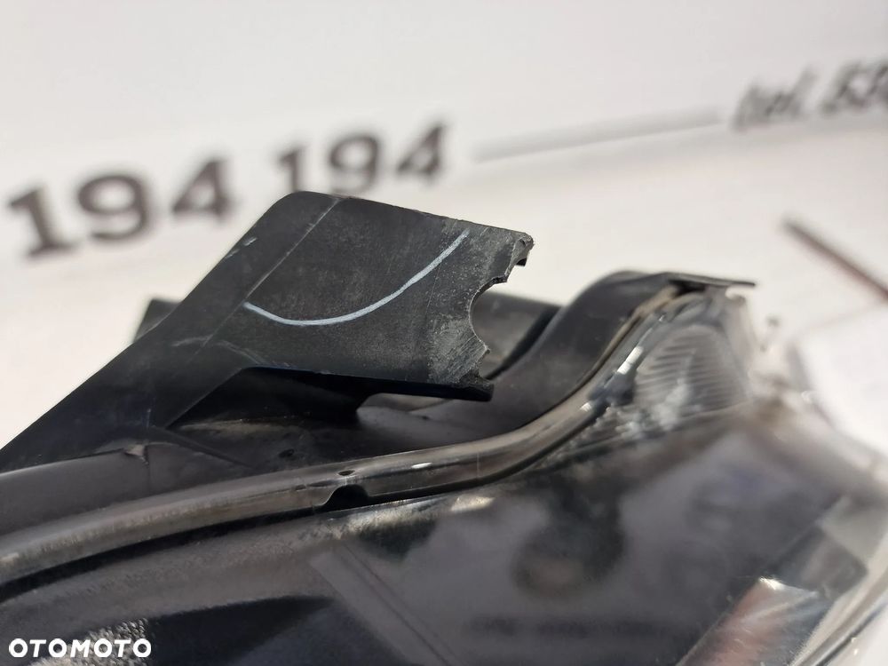TOYOTA YARIS 3 III LIFT PRAWA LAMPA PRZEDNIA PRZÓD , SOCZEWKA , NR AUKCJI LPP91 - 12