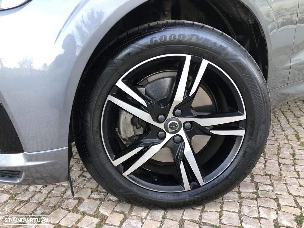 Volvo XC 60 2.0 T6 PHEV R-Design AWD - 13