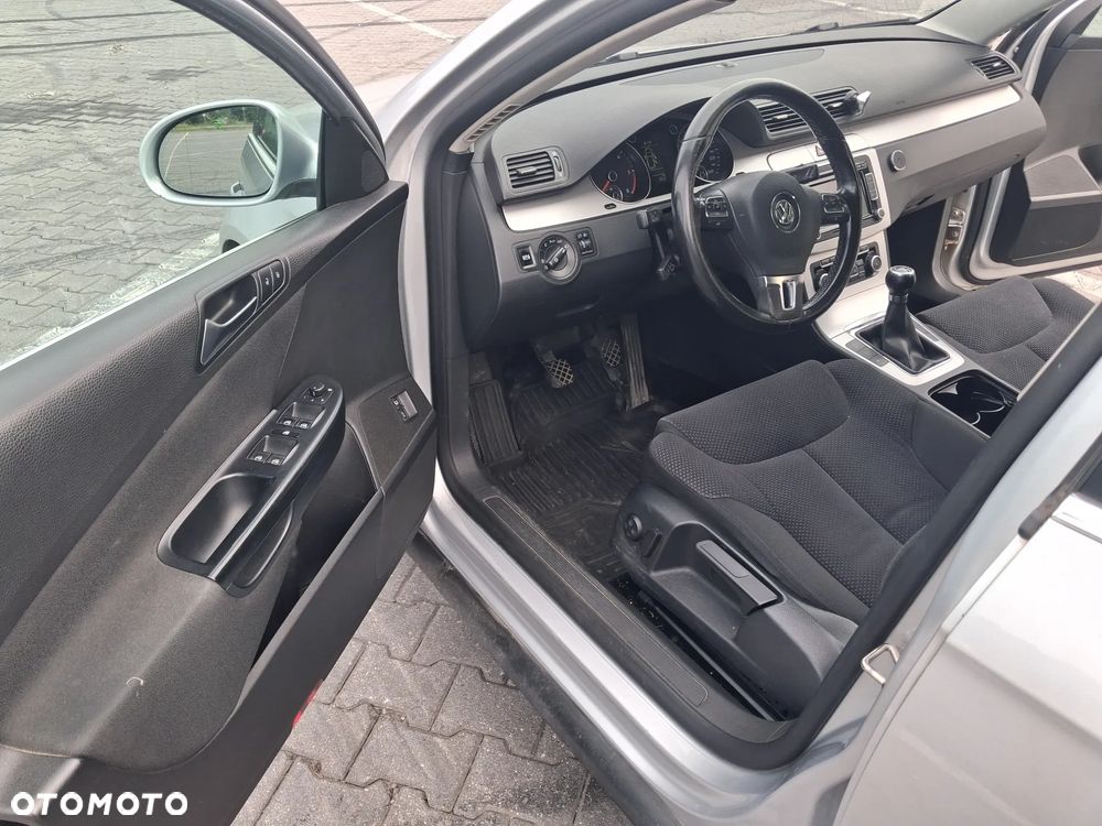 Volkswagen Passat 2.0 Blue TDI SCR Comfortline - 9