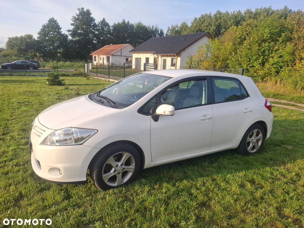 Toyota Auris 1.33 VVT-i Terra - 1