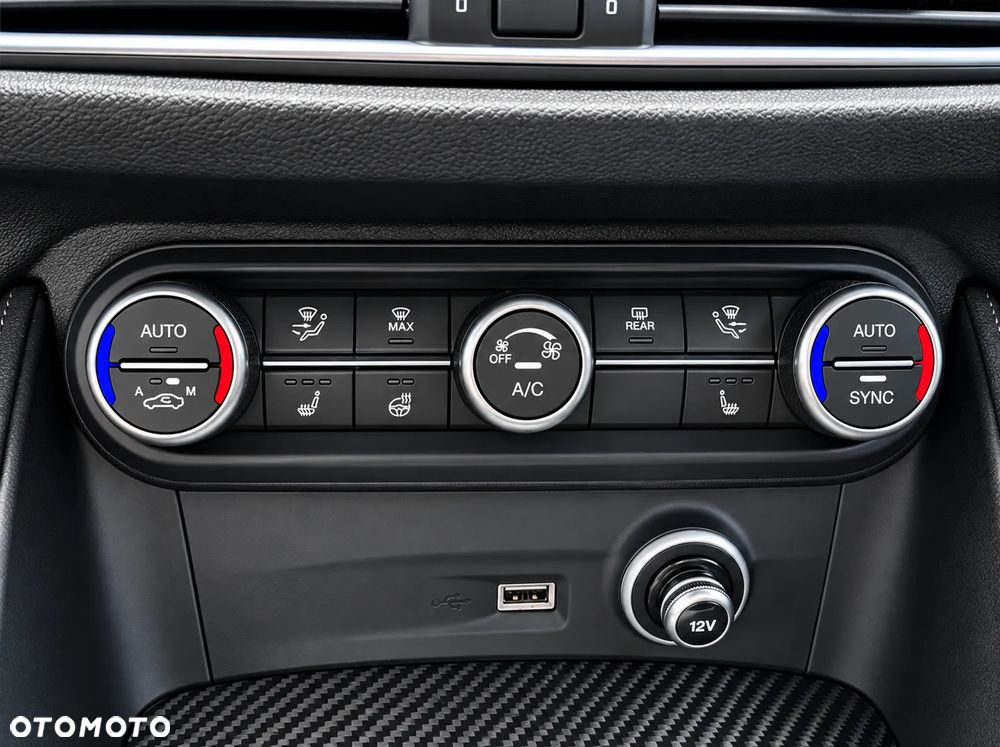 Alfa Romeo Stelvio - 24