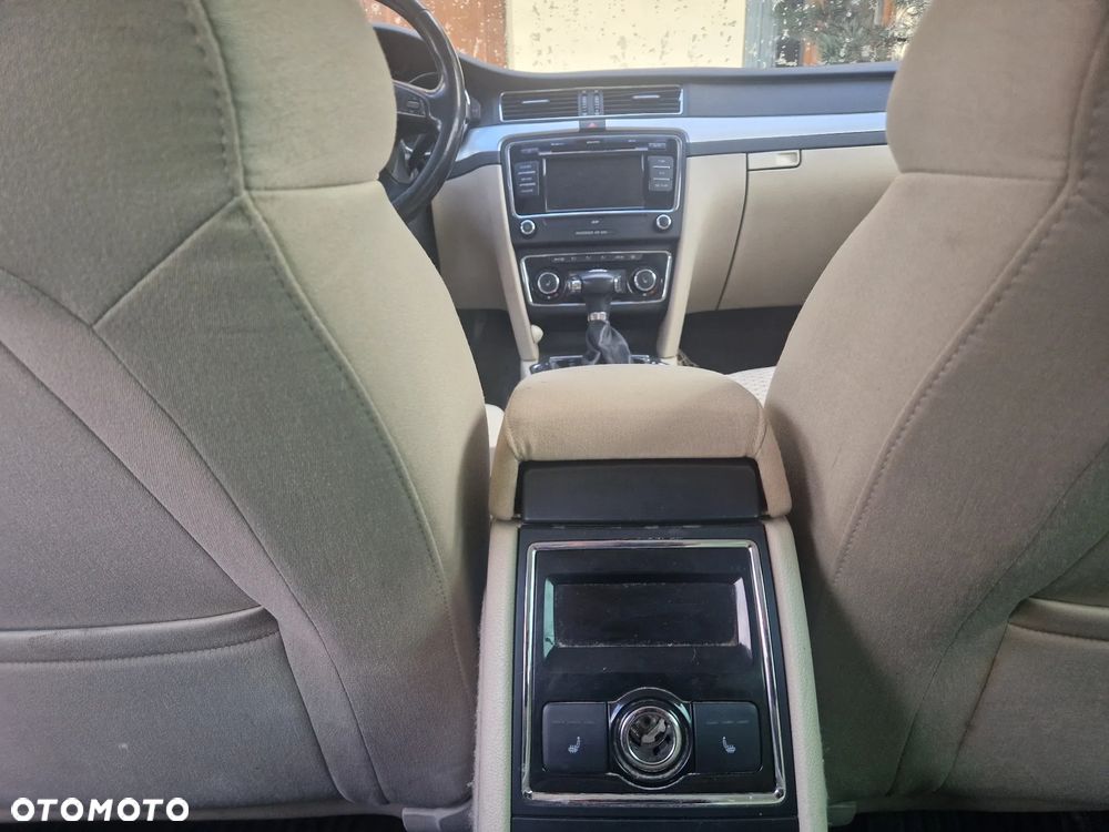 Skoda Superb 2.0 TDI 4x4 Active DSG - 8