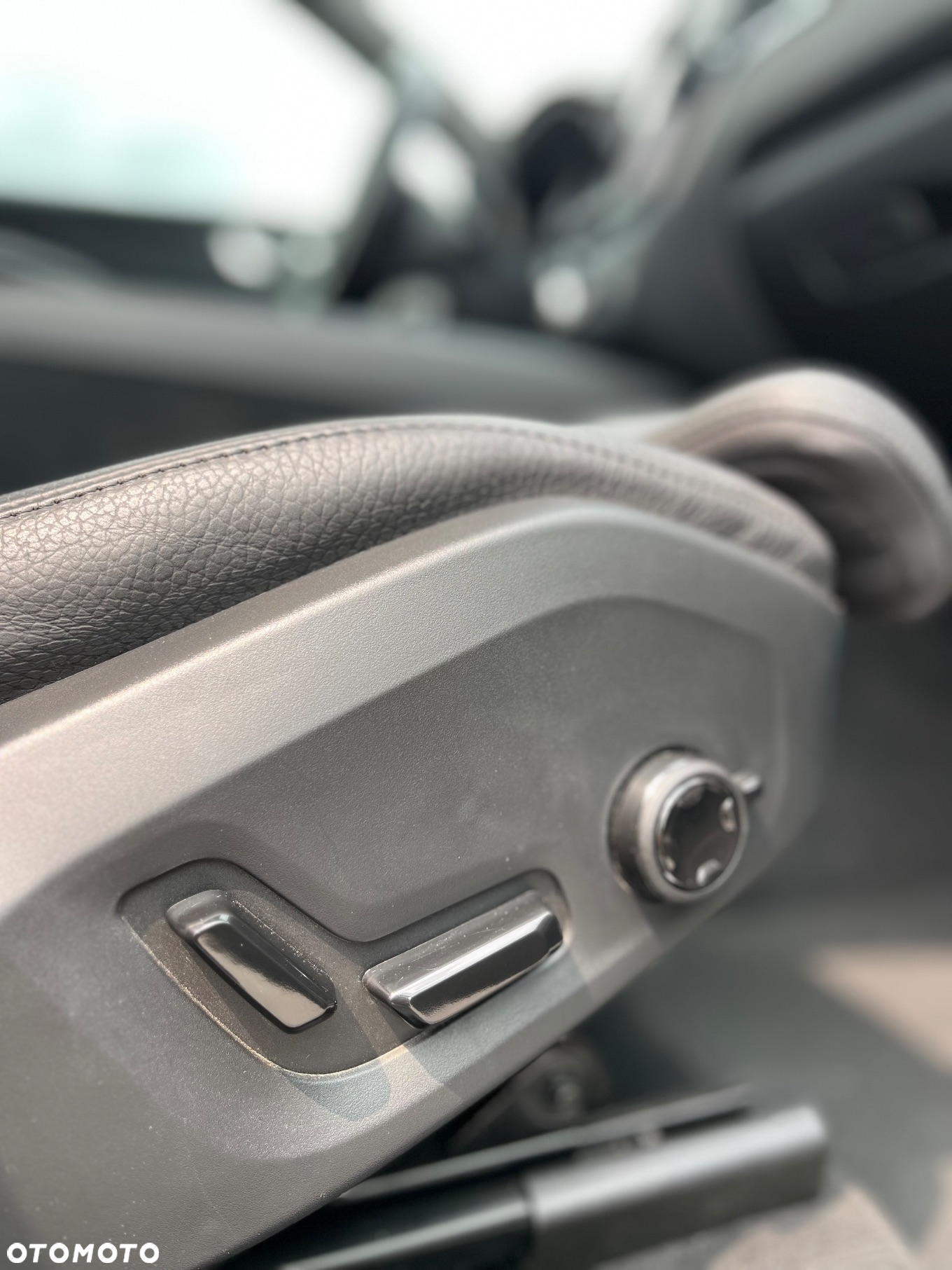 Volvo XC 60 B4 D Plus Dark - 11