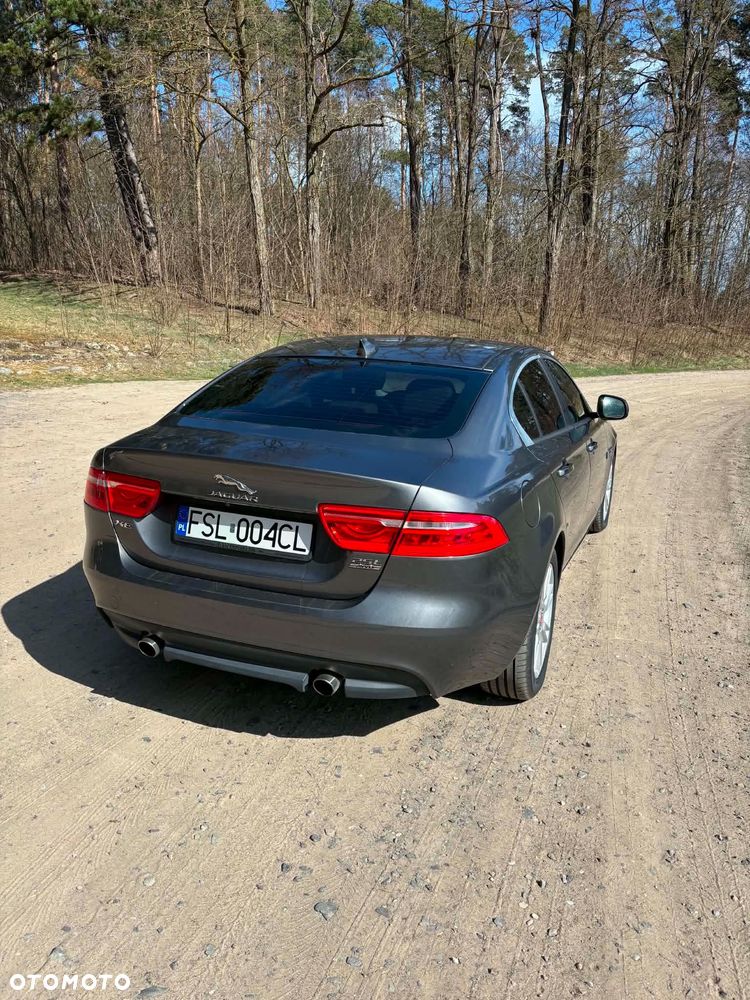 Jaguar XE 25t AWD Prestige - 7