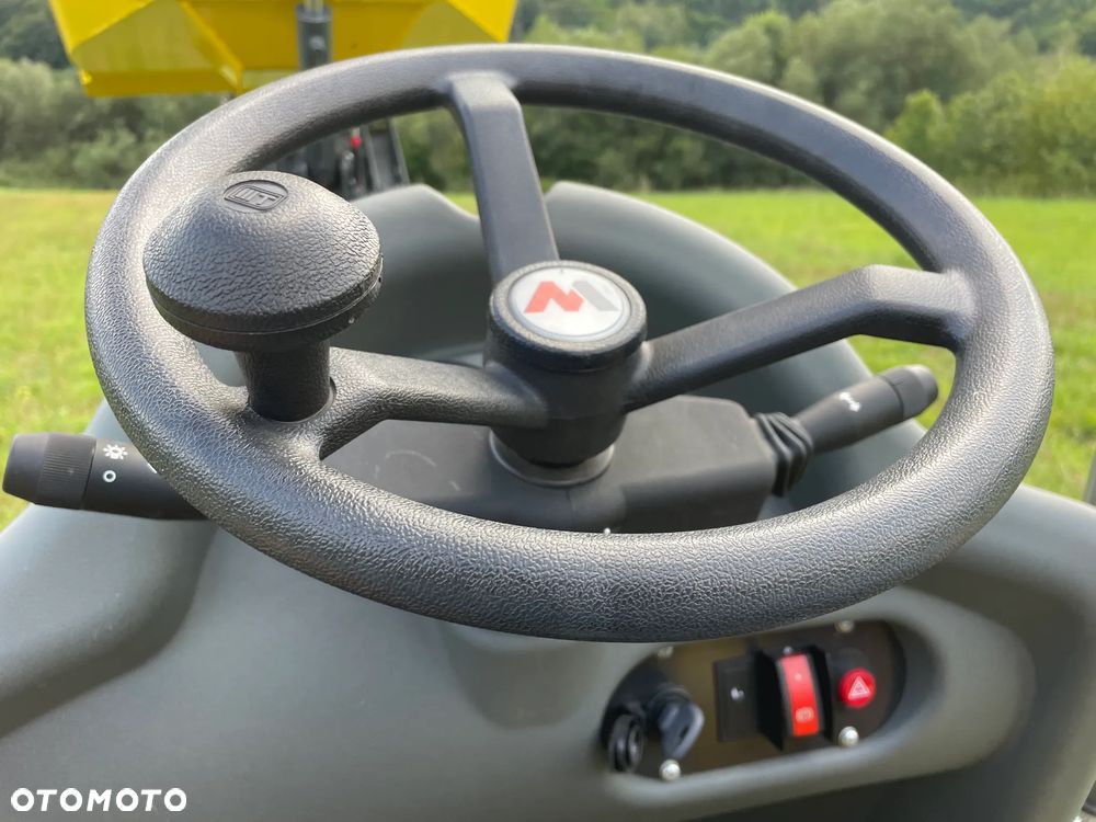 Wacker Neuson D01 1001 Nowe Wozidło Budowlane Rolnicze 4x4. Ładowność 1 tona. Wysokie podnoszenie+KIPER Wysoki! Maszyna sprowadzona z Norwegii. Jest to nowa maszyna przebieg 4.4 mtg.  Kupione w Norweskim salonie z Ekspozycji sklepowej! Stało tylko na pokaz! Silnik Yanmar 3cyl. Potężna moc a maszyna bardzo mała i zwinna. Szybka wolna jazda. Oświetlenie rozbudowane. Wielka Okazja! Jazda Rewers. Hydrostatic! Wielka Okazja - 35