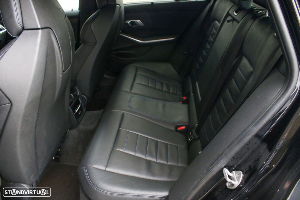 BMW 330 e Pack Desportivo M Auto - 16