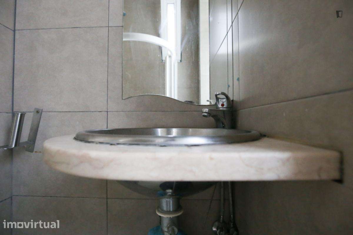 Quarto - localizado em Entrecampos Lisbon - Grande imagem: 4/40