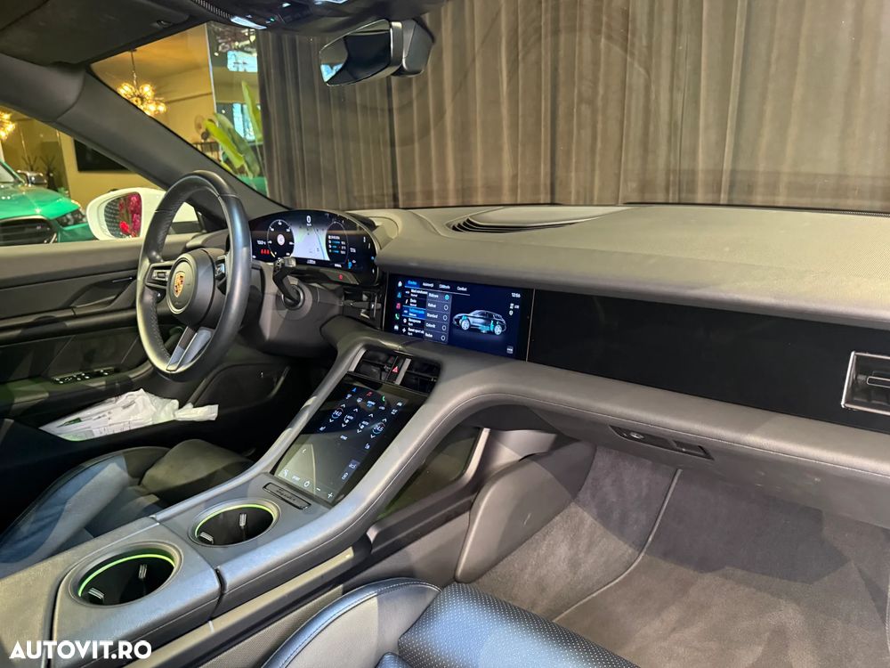 Porsche Taycan 4S Cross Turismo - 22