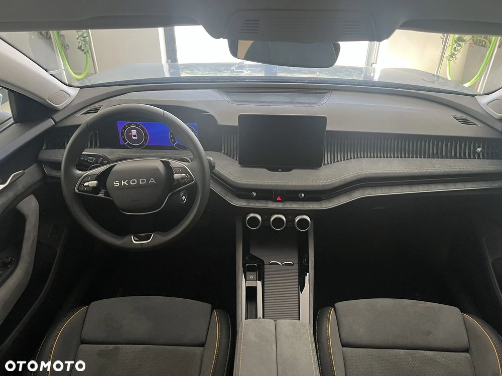 Skoda Superb 2.0 TDI SCR 4x4 Edition 130 DSG - 12