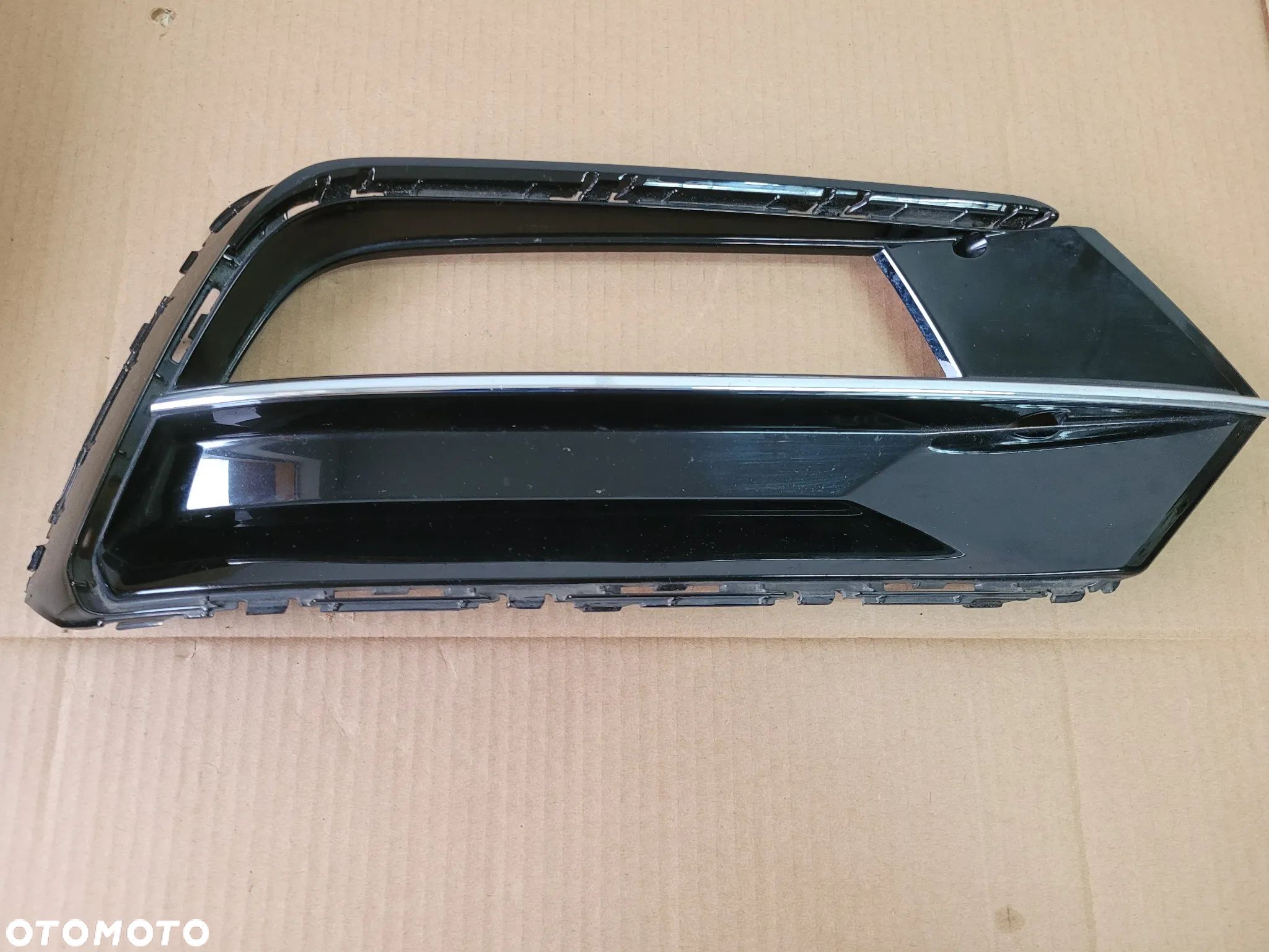 KRATKA ZDERZAKA CHROM PRAWA VW PASSAT B8 R-LINE 3G0353666F - 1