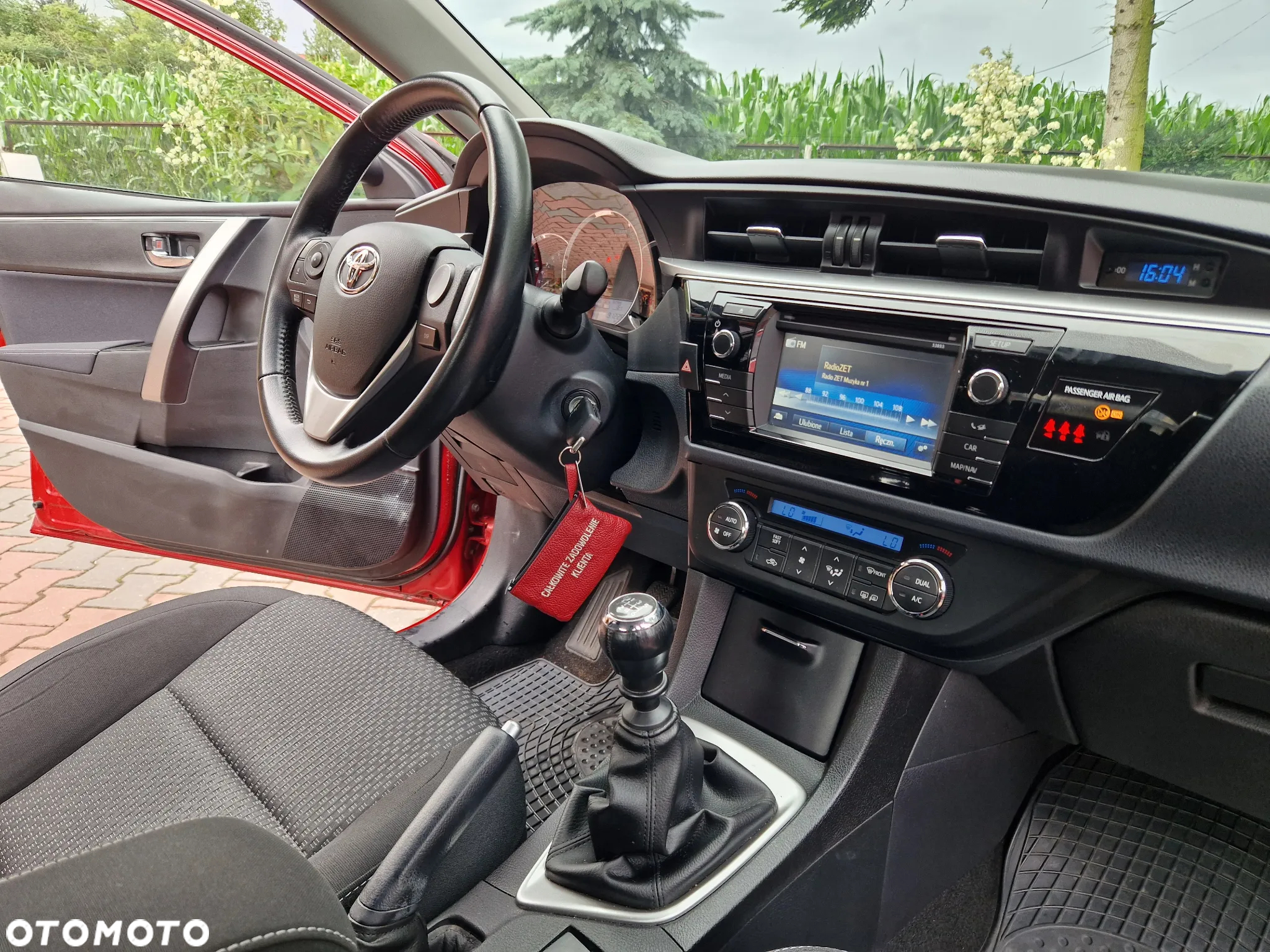 Toyota Corolla 1.6 Premium + - 25