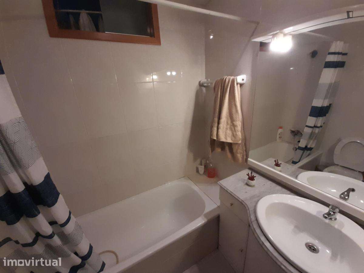 Quarto - localizado em Campanhã Porto - Grande imagem: 4/9