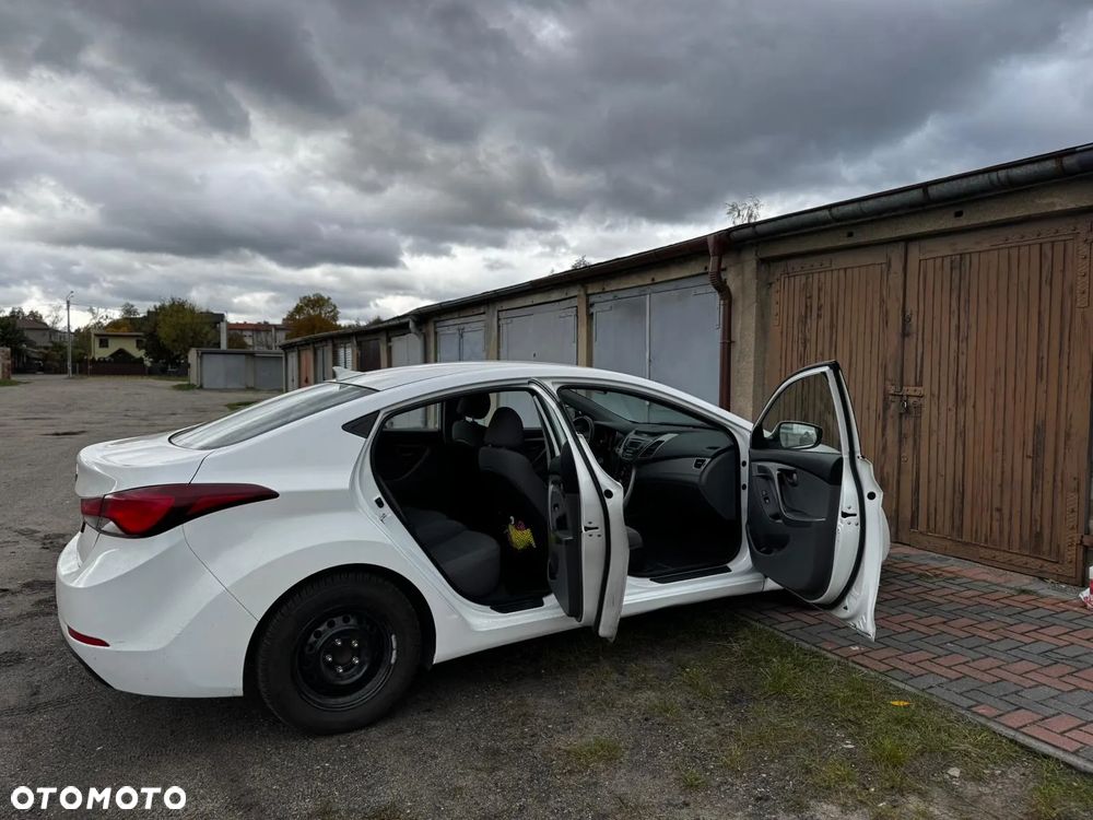 Hyundai Elantra - 11