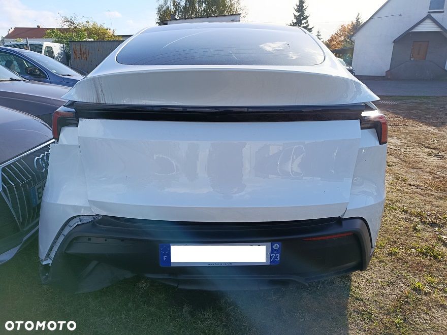 Tesla Model Y - 6