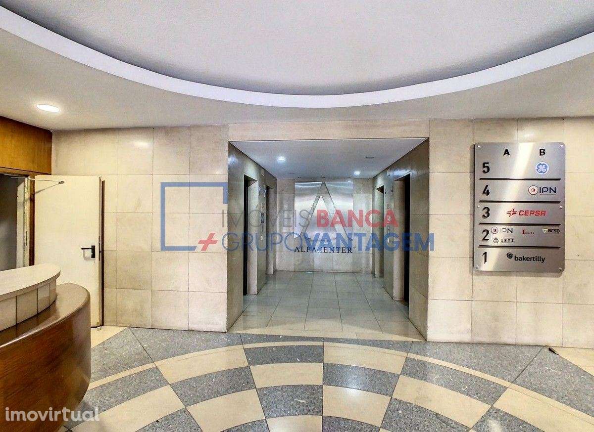 Escritório com 153m2 na Av. Columbano Bordalo Pinheiro - Grande imagem: 2/20