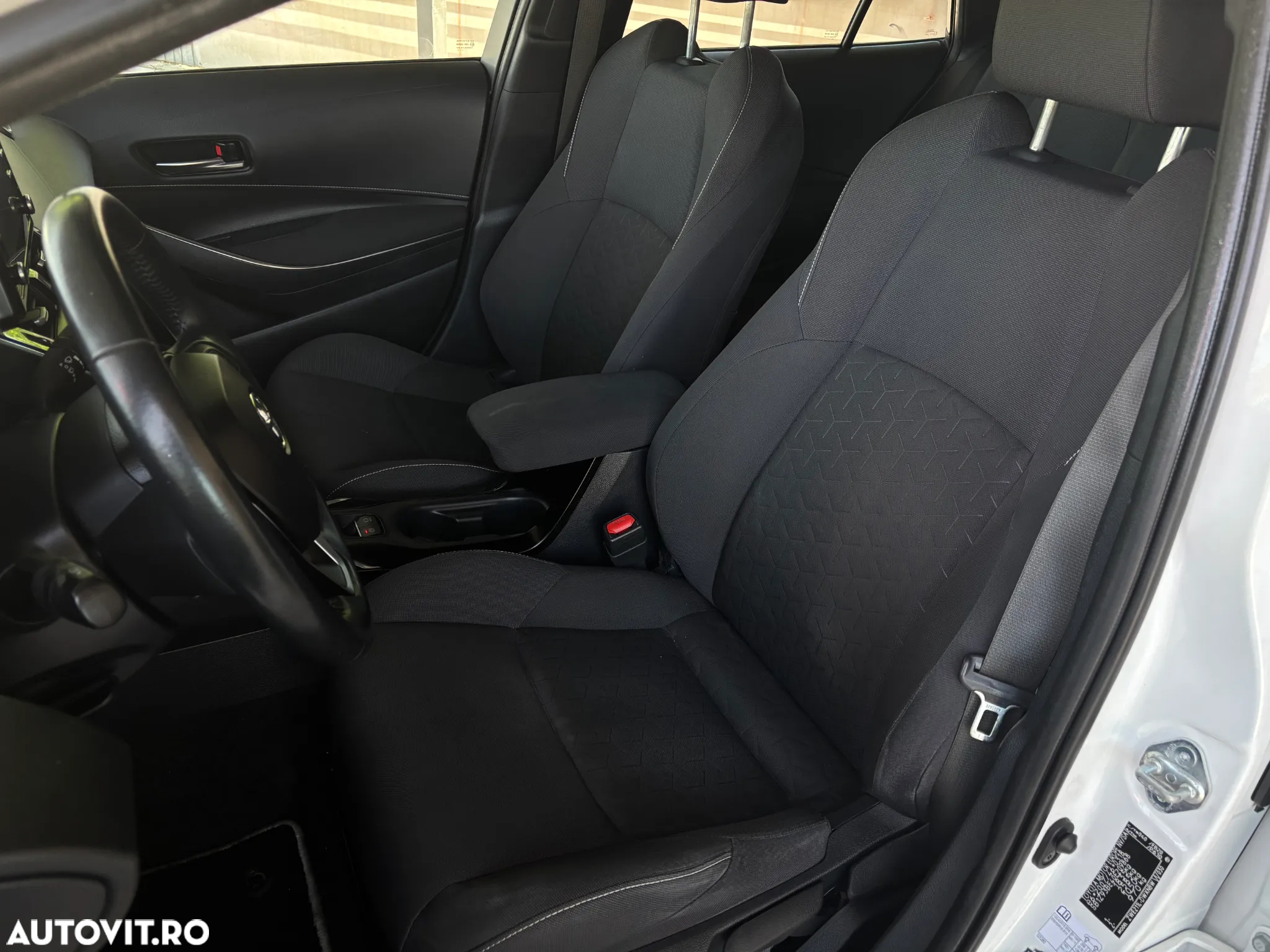 Toyota Corolla 1.8 HSD Active - 32