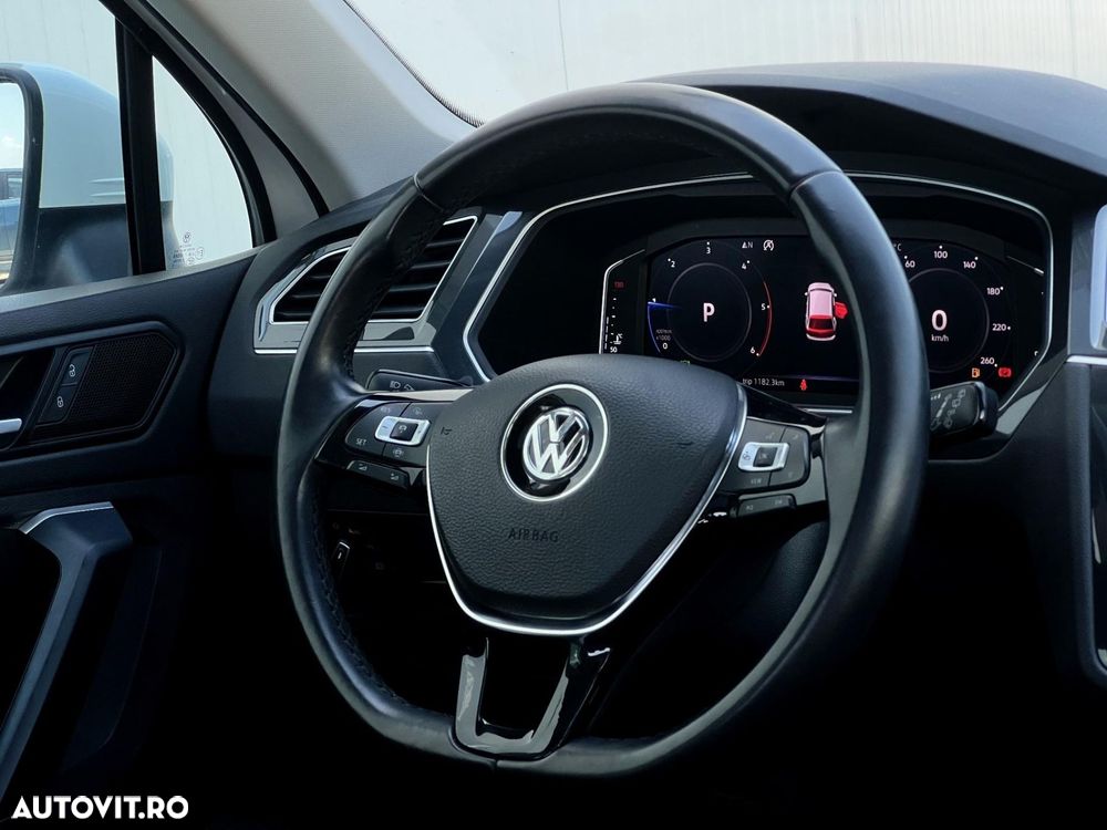 Volkswagen Tiguan - 11
