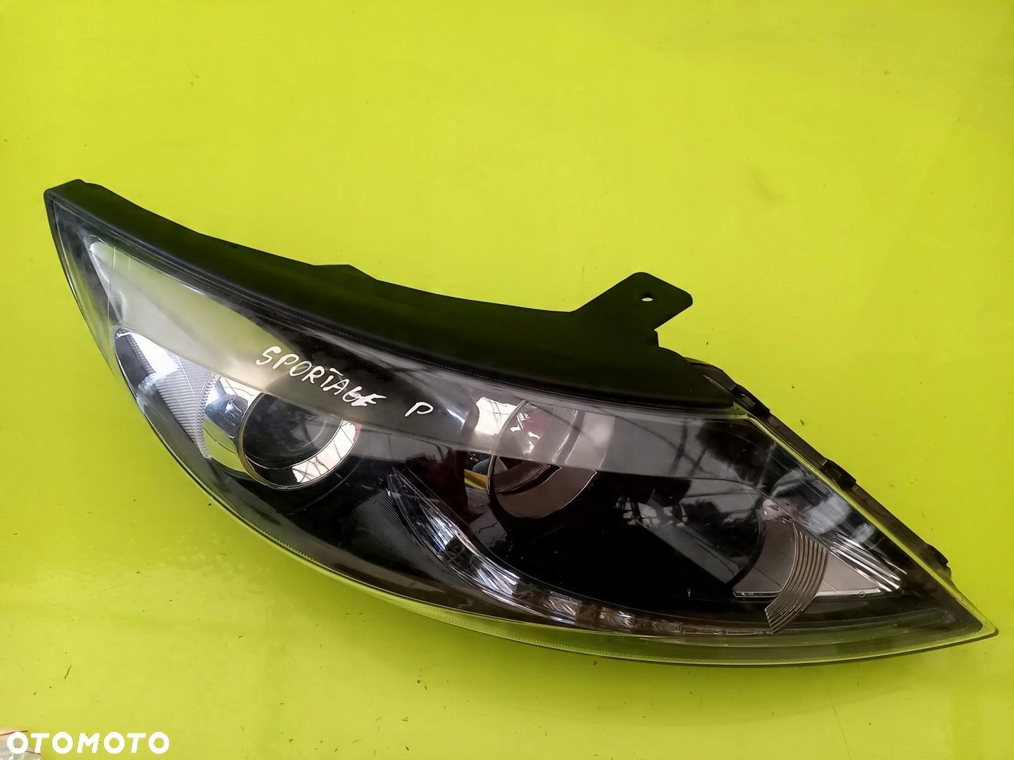 LAMPA PP PRAWY PRZÓD KIA SPORTAGE III 12R ANG - 1