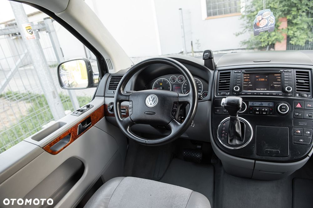 Volkswagen Multivan - 21